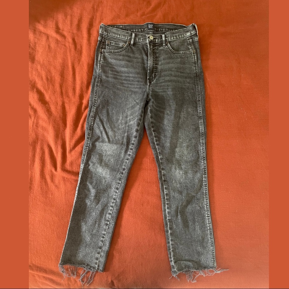 GAP washed black ankle length cigarette Jean, 10/30